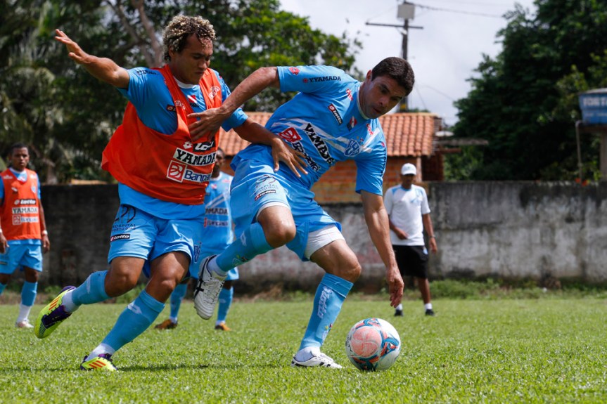 01032013/ESPORTE/BOLA/TREINO DO PAYSANDU NO CAMPO DO KASA