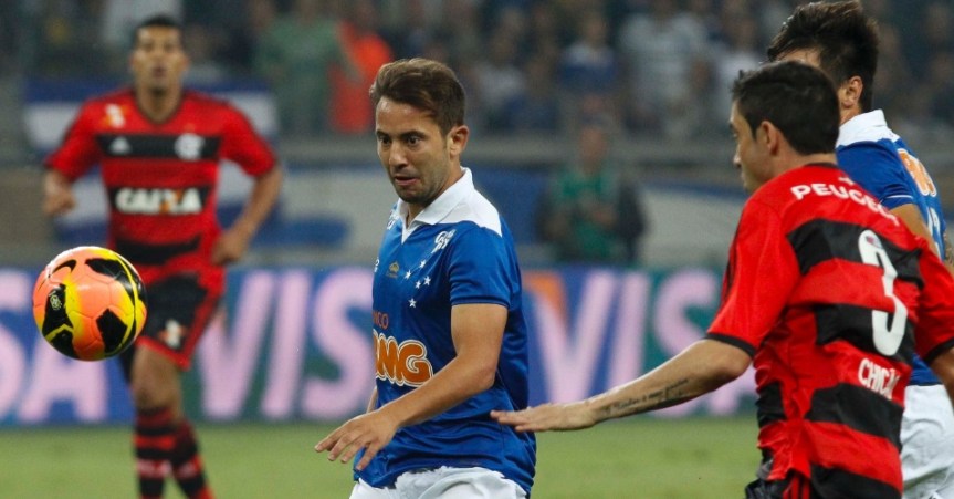 210813-everton-ribeiro-do-cruzeiro-e-observado-por-chi_002