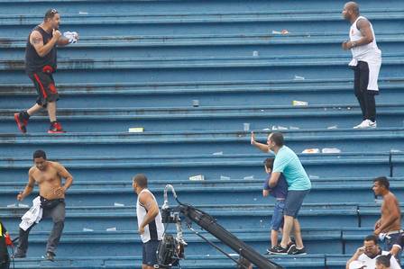 vasco-atletico-pr-briga-torcida-joinville-brasileiro-0-(9)