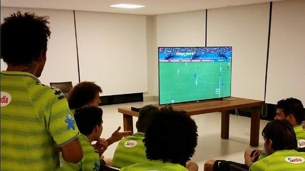 Jogadores-da-selecao-assistem-a-partida-entre-Italia-e-Inglaterra-pela-Band-size-598