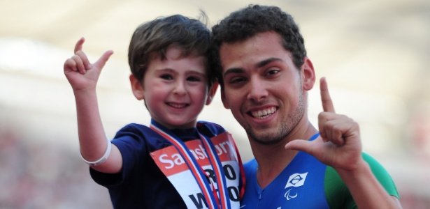 28jul2013---fa-de-atletismo-garoto-rio-woolf-tieta-brasileiro-alan-fonteles-em-londres-1375044516078_615x300