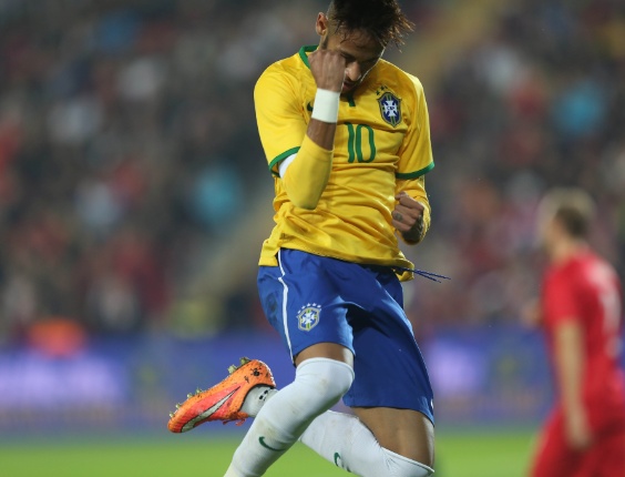 neymar-comemora-primeiro-gol-brasileiro-contra-a-turquia-em-istambul-1415819064409_564x430
