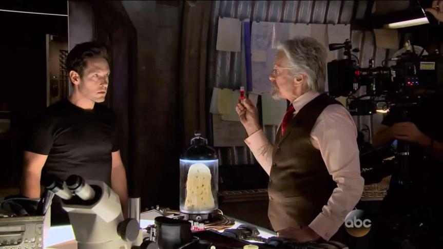 Homem-Formiga_cena_PaulRudd_MichaelDouglas