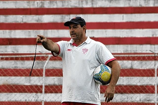 Treino Noroeste17/9/2015
Na foto: Vitor Hugo - técnico