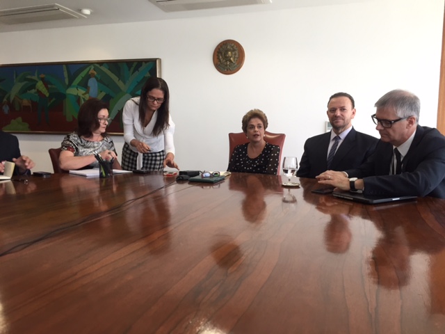 coletiva_dilma_13_de_abril