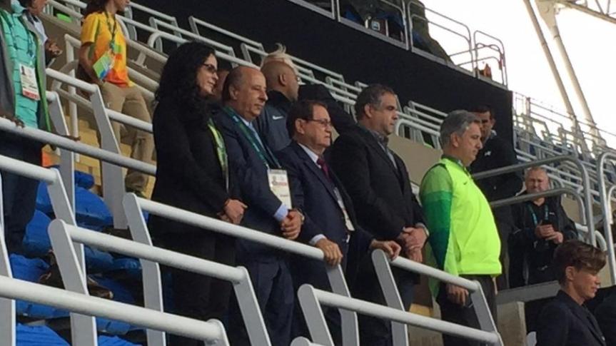 marco-polo-assiste-estreia-do-futebol-feminino-do-brasil-nos-jogos-rio-2016-no-engenhao-1470255402825_v2_900x506