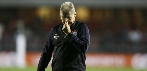 o-tecnico-oswaldo-de-oliveira-do-corinthians-deixa-o-morumbi-depois-da-derrota-por-4-a-0-para-o-sao-paulo-1478625511335_615x300