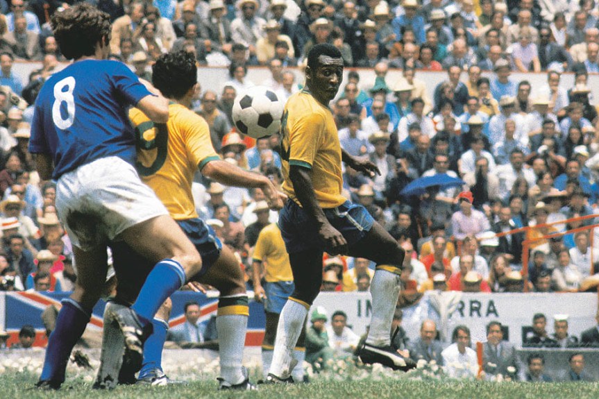 Pelé-e-Tostão-durante-a-Final-da-Copa-de-1970-contra-a-Itália-no-Estádio-Azteca-México-–-21-de-junho-de-1970.-Lemyr-Martins-