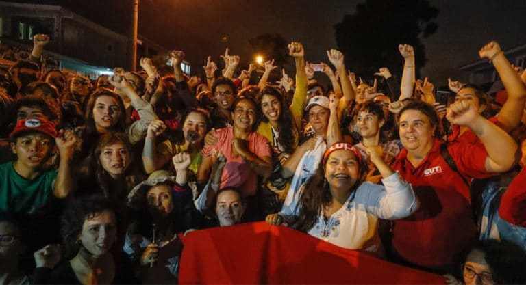 20180411-bela-gil-acampamento-lula_stuckert-768x417