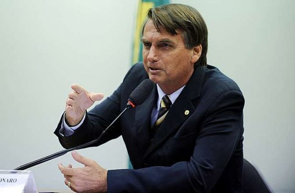 bolsonaro-9-600x393