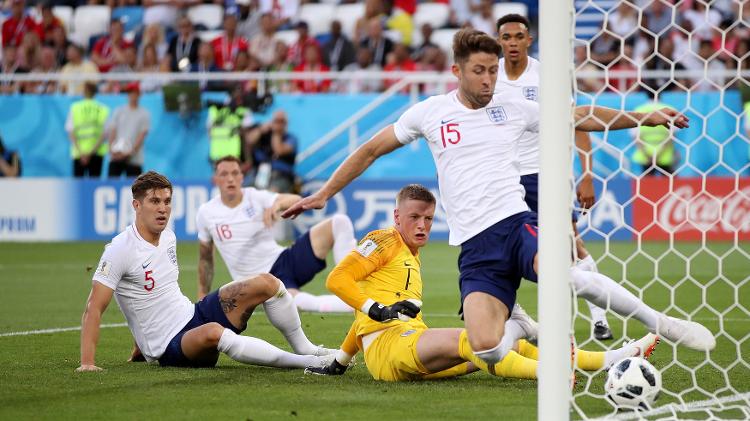 gary-cahill-evita-gol-da-belgica-em-cima-da-linha-apos-vacilo-da-defesa-da-inglaterra-1530210618742_v2_750x421
