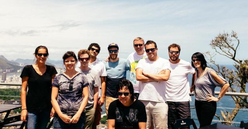 carlos-kaiser-e-a-equipe-de-producao-do-filme-1533150119633_v2_956x500