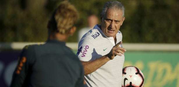 tite-comanda-treino-da-selecao-brasileira-1539279677182_615x300