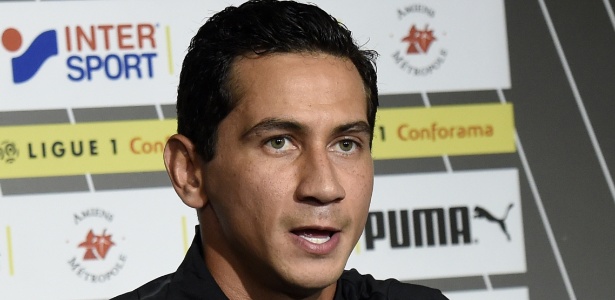 o-meia-brasileiro-paulo-henrique-ganso-e-apresentado-como-reforco-do-amiens-da-franca-1536791541096_615x300