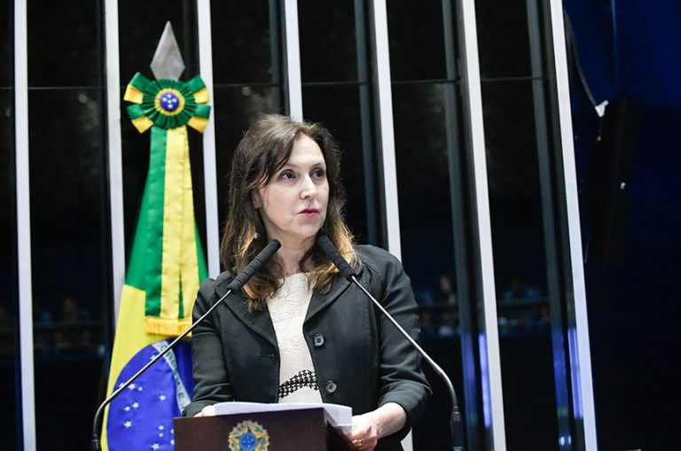 maria-cristina-filha-folha-homenagem-senado-otavio-frias-filho-768x509