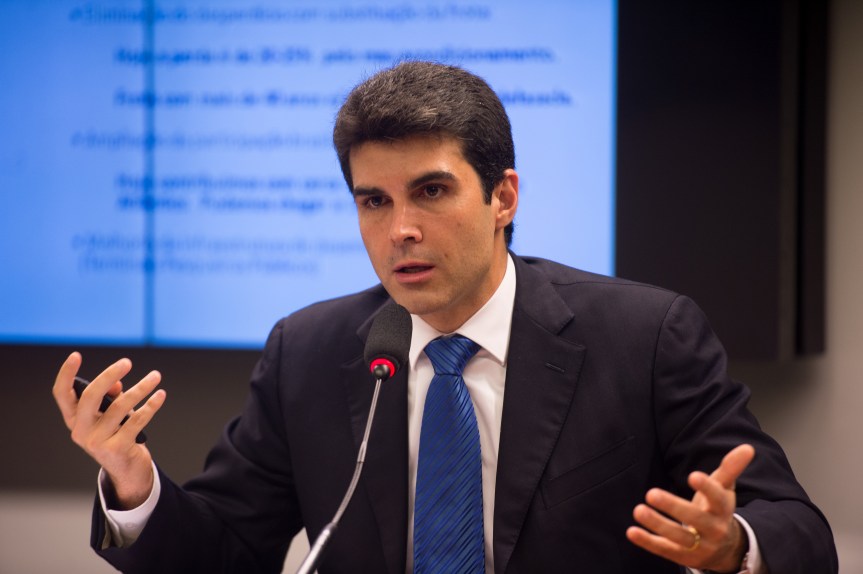 Ministro da Pesca fala sobre projetos em comissão da Câmara