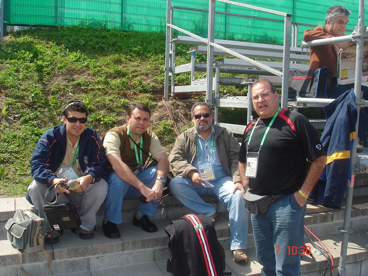 252859_169599689769918_1599674_n