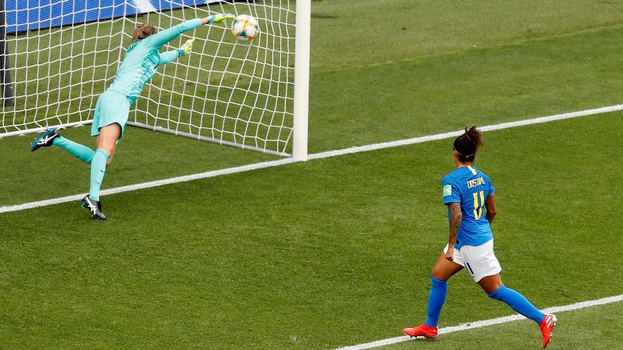 cristiane-marca-segundo-gol-do-brasil-1560446051404_v2_900x506
