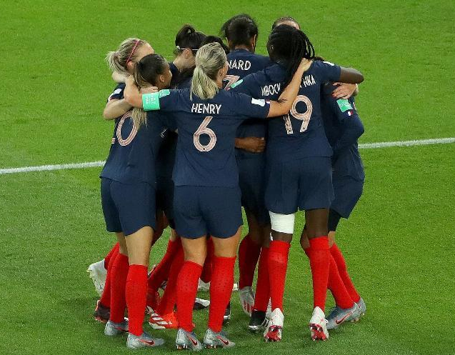 jogadoras-da-selecao-da-franca-comemoram-gol-em-jogo-contra-a-coreia-do-sul-na-abertura-da-copa-do-mundo-1559938749820_v2_900x506