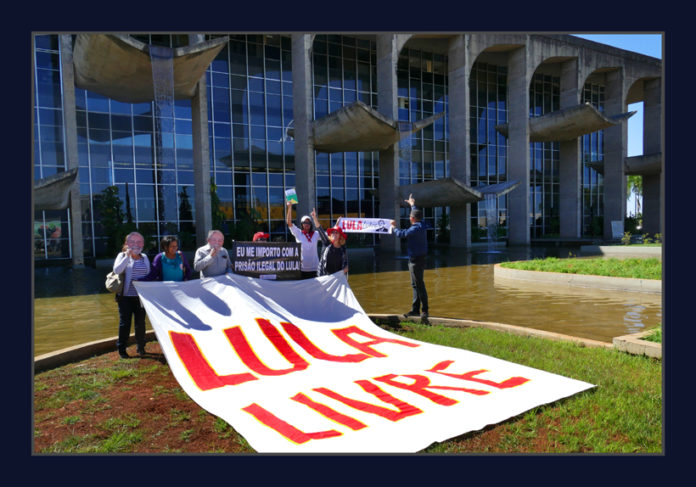 Manifestcao_Protesto_LulaLivre12B-696x487