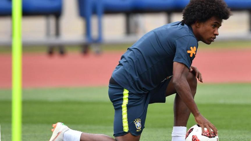 willian-participa-de-treino-da-selecao-dois-dias-antes-da-partida-contra-a-belgica-1530718811679_v2_900x506