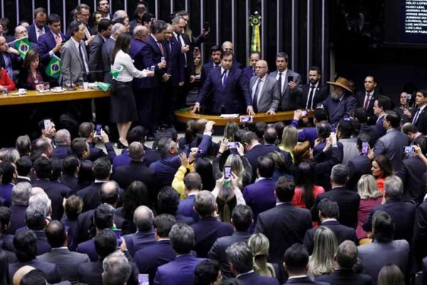 aaa-640x337-4-600x400