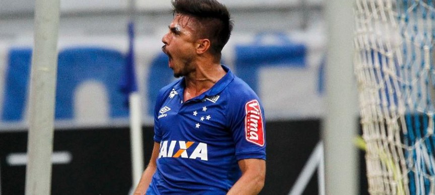 willian-comemora-gol-do-cruzeiro-sobre-o-fluminense-1478887887450_v2_900x506