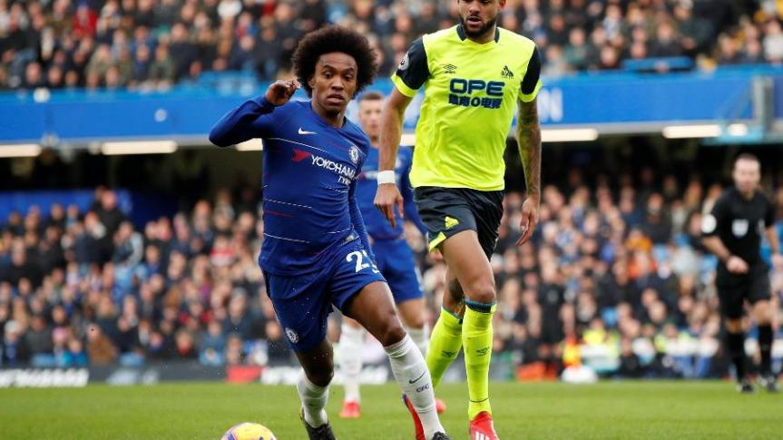 willian-em-acao-na-vitoria-do-chelsea-por-5-a-0-sobre-o-huddersfield-pelo-campeonato-ingles-1549217165431_v2_900x506